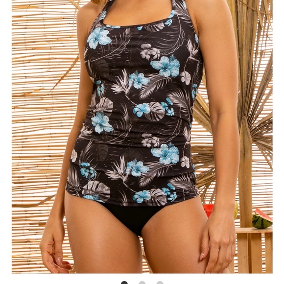 Hapari Other - NWT- size M Brand- Hapari sport tankini top